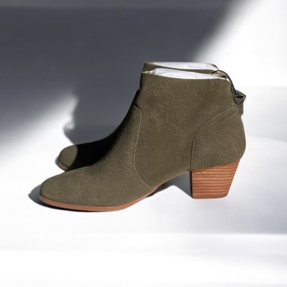 🌻NEW w.tag Violet & Red Cupid Bootie in Olive Green Sizes Available:  8 & 9.5 - Picture 1 of 10
